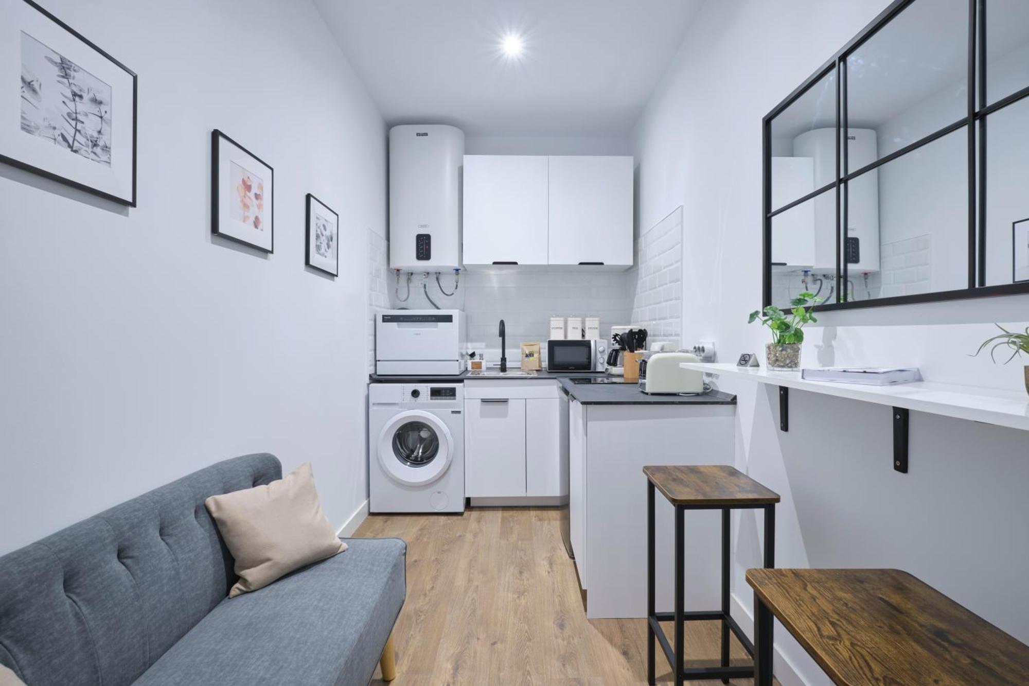 Lovely - Apartasuite Completo En Excelente Ubicacion En Apartament Madryt
